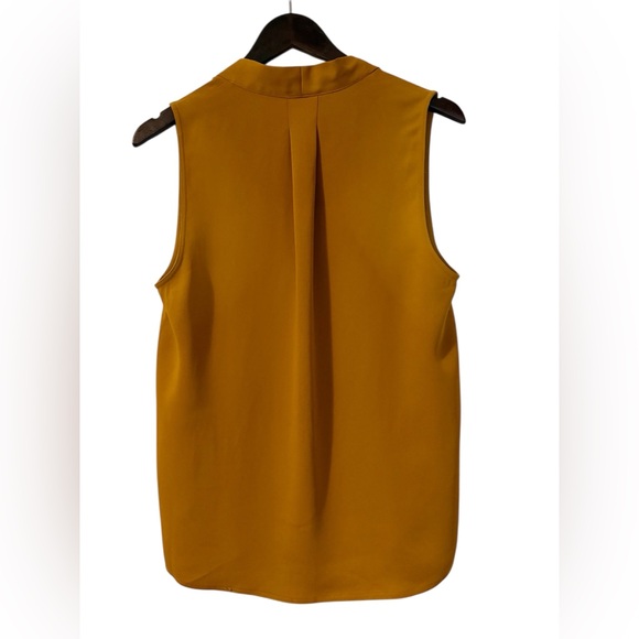 Aritzia Babaton | Akira Sleeveless Blouse | Cairo Gold/Gold | M - Picture 10 of 13